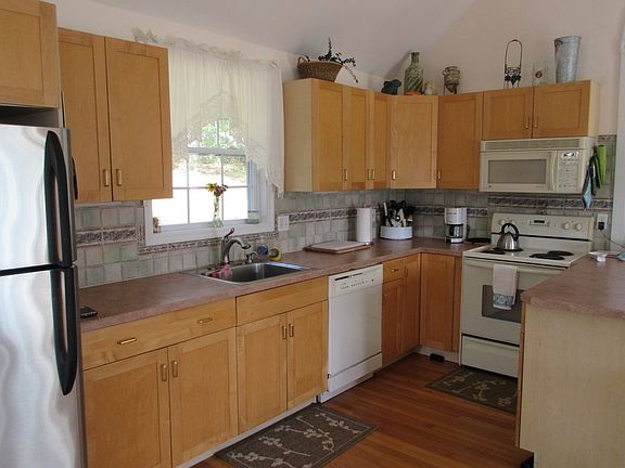 4th image of 93 Grant Dr