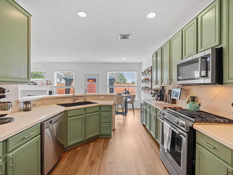 18210 Juniper Creek Ln — Photo 10