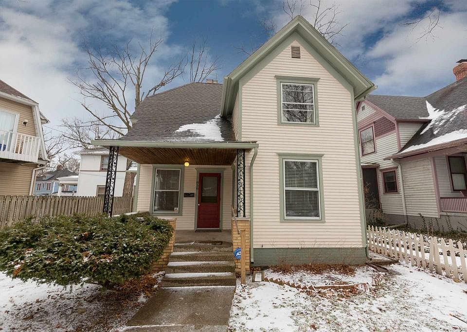 1st image of 858 Forest Ave