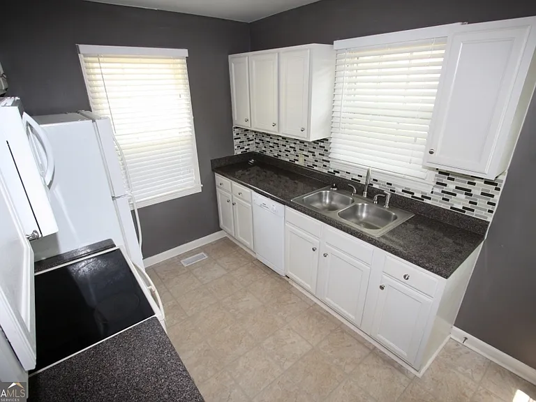 222 Beechwood Cir — Photo 3