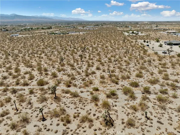 2 Wintergreen Rd, Pinon Hills, CA 92372