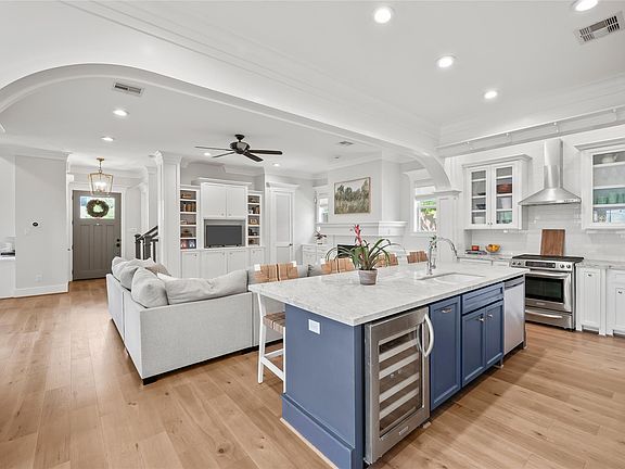 4th image of 1002 W 41st St