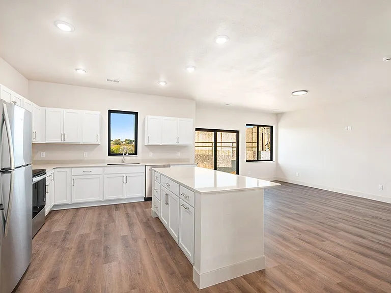 5631-5735 E Revere Dr — Photo 19