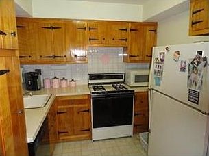1st image of 15 Lenox Ct APT 905