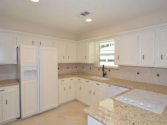 4th image of 2115 Riverlawn Dr