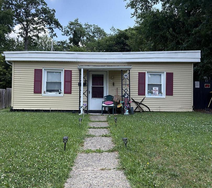 1st image of 427 Carver Dr