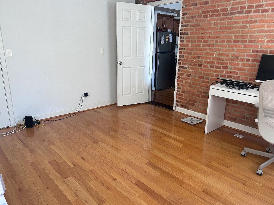 2nd image of 905 Light St APT 2