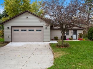 803 W Washington St, Harvard, IL 60033