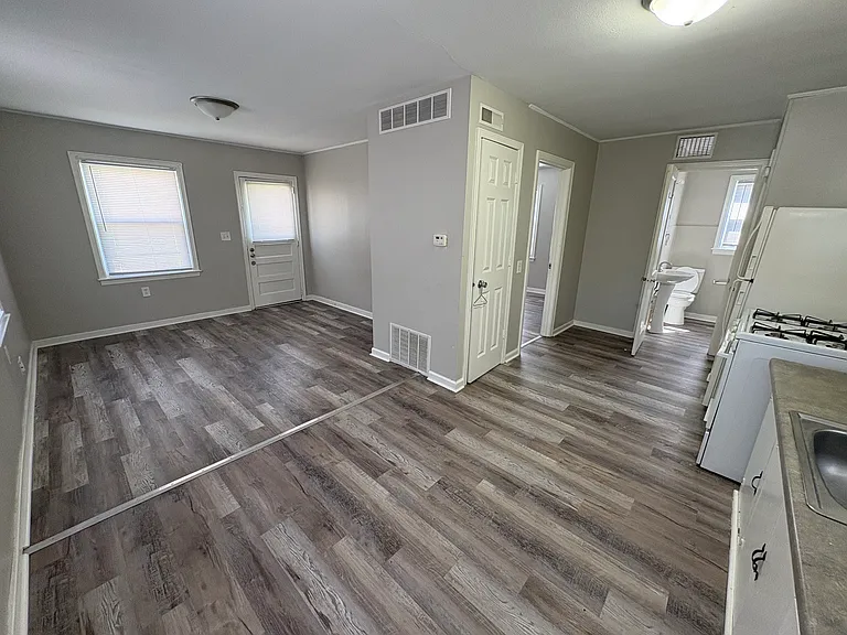 309 Treasure St — Photo 7