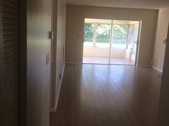 2nd image of 390 Leighton Ct