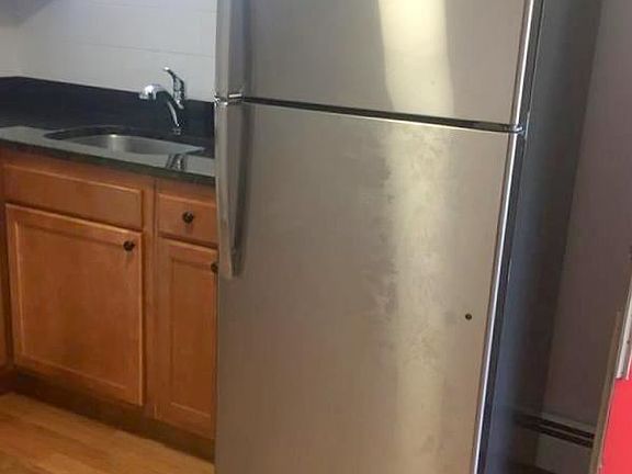 218619