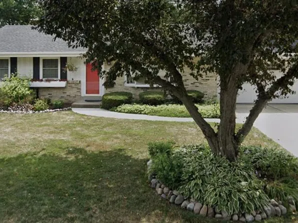 N86W15827 Riverside Bluff ROAD, Menomonee Falls, WI 53051