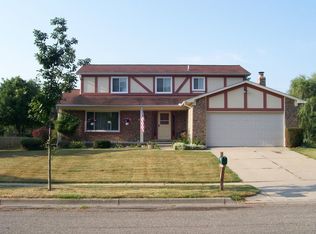 369 Lexington Dr, Saline, MI 48176