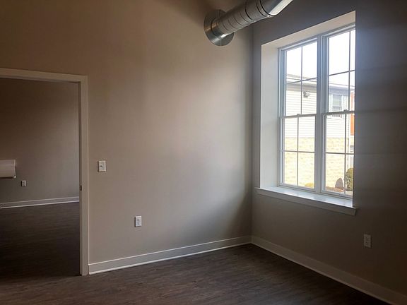 4th image of 124-128 W Union Blvd #210