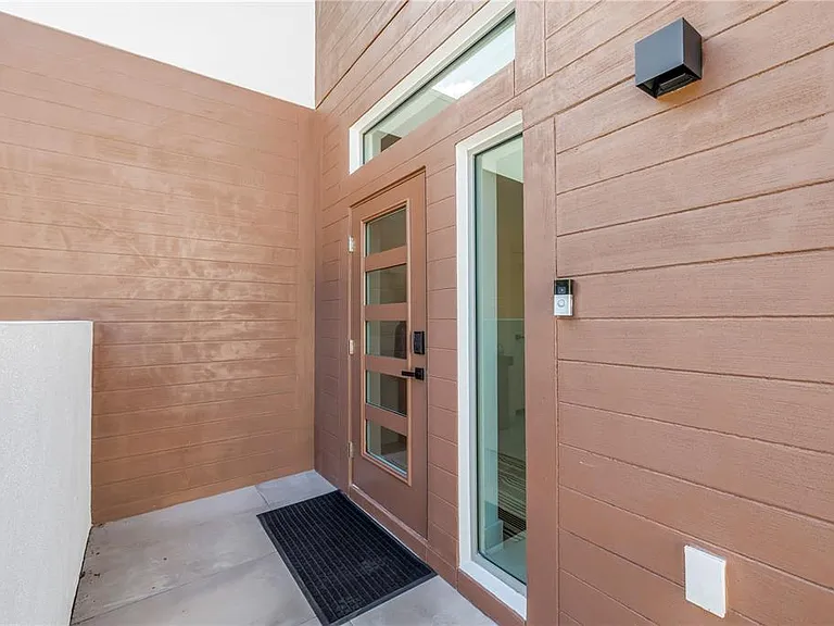 2065 Goldenrod St — Photo 8