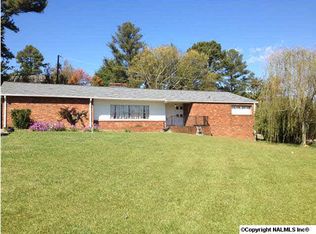 2204 Cherokee Rd, Guntersville, AL 35976