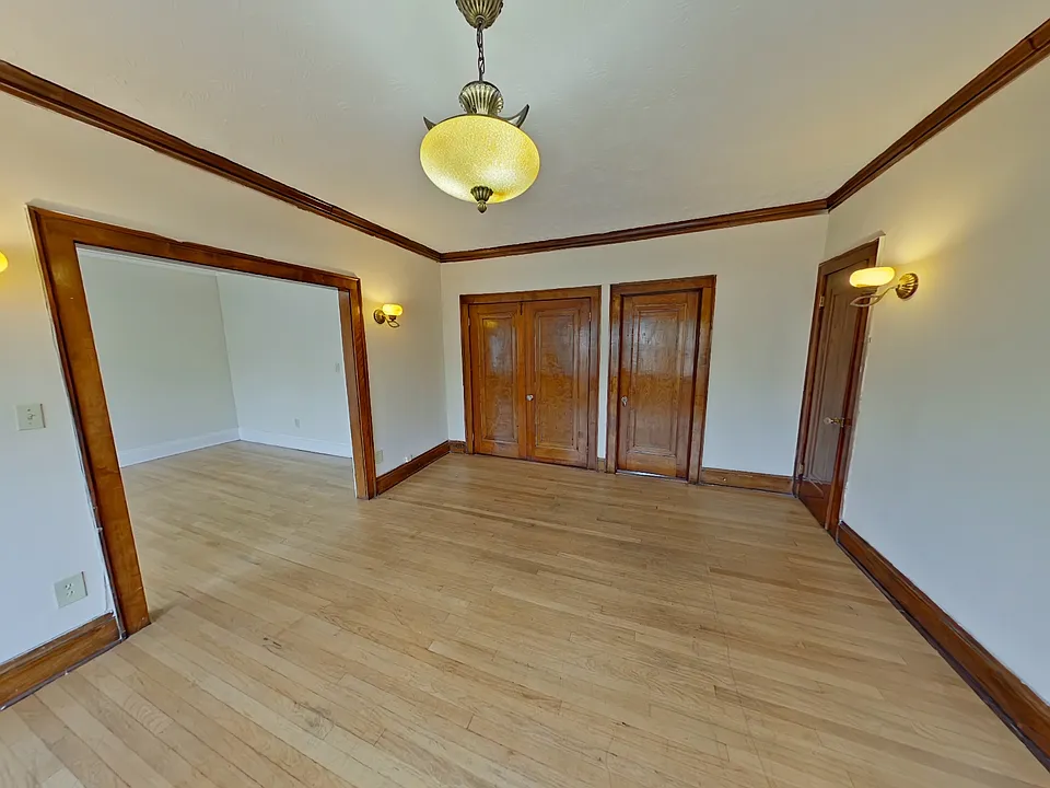 203-11857 W Clifton Blvd #203