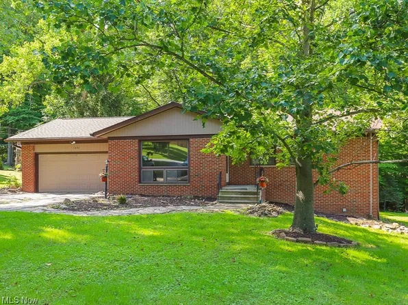 1092 Ledgeview Rd, Macedonia, OH 44056