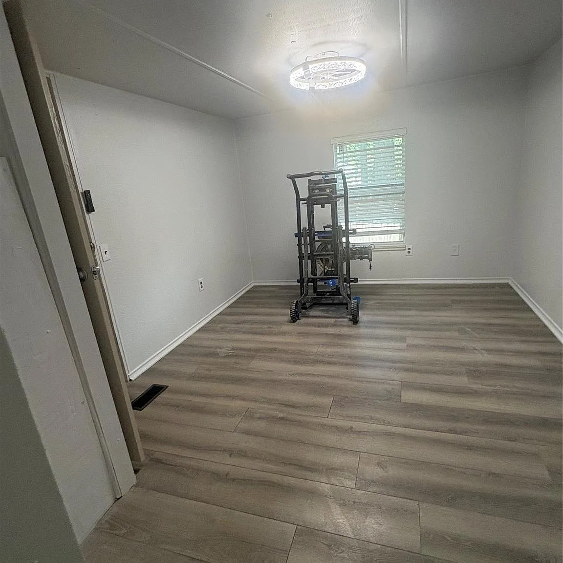2 bed, 1.0 bath, 784 sqft, $1,295 — Photo 2