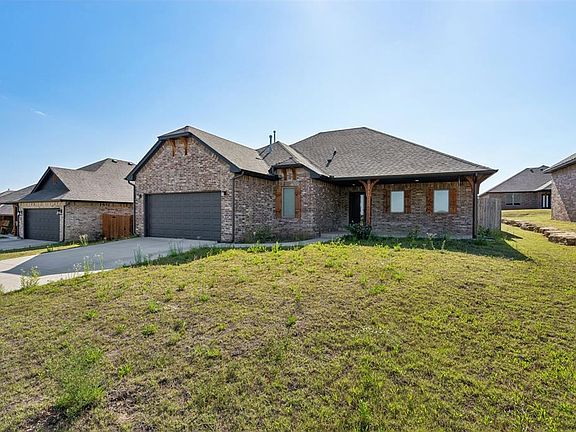 2nd image of 2711 Landmark Dr