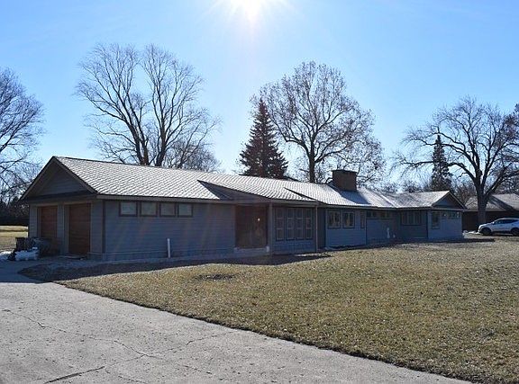 3rd image of 210 S Westview Dr
