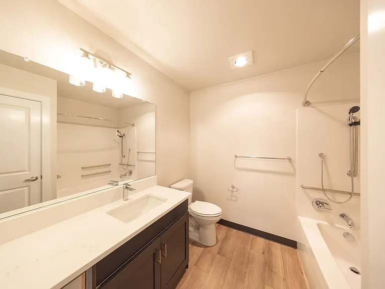 1901 E 11th St #102 — Photo 11