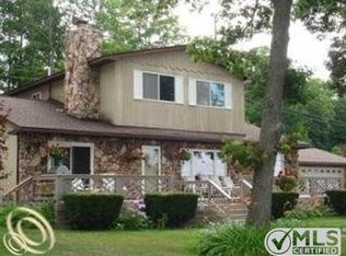 751 Pathway Dr, Howell, MI 48843