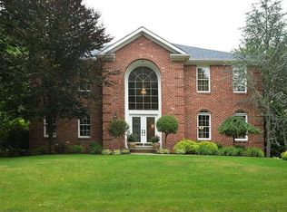 102 Chaucer Ct, Coraopolis, PA