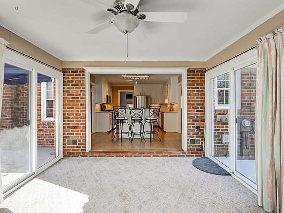 3rd image of 32 Juniper Dr