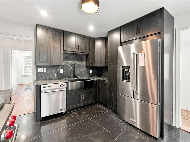 1911 Woodland Hills Ave NW — Photo 10