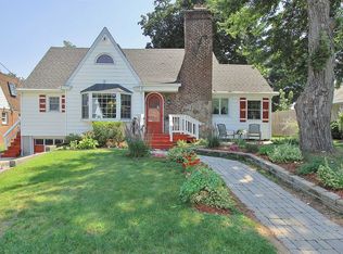 4 Crestwood Blvd, Poughkeepsie, NY 12603