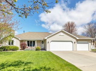 2643 Garden Meadows Ct, Green Bay, WI 54311