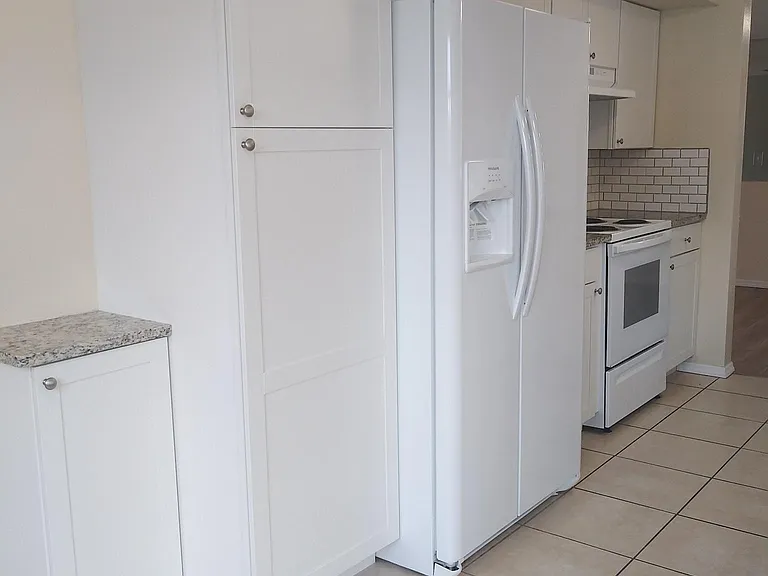 Plenty of kitchen cabinets to store all of your goodies!