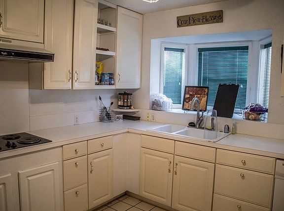5th image of 3520 Oakwood Dr