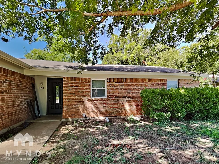 904 Redbud St — Photo 24
