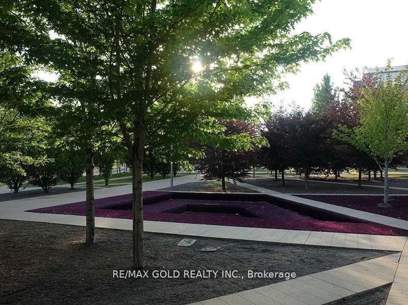 350 Princess Royal Dr #1603, Mississauga, ON L5B 4N1