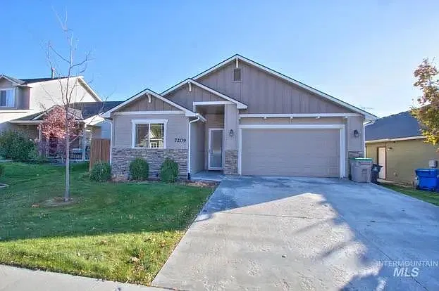 3 bed, 1495 sqft, $2,495 — Photo 1