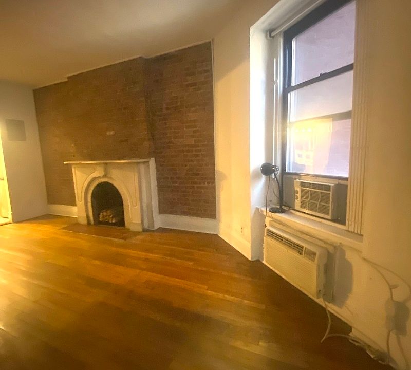 1st image of 134 W 46th St #4R