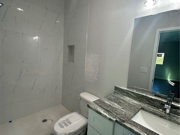 5th image of 4800 15th St SW