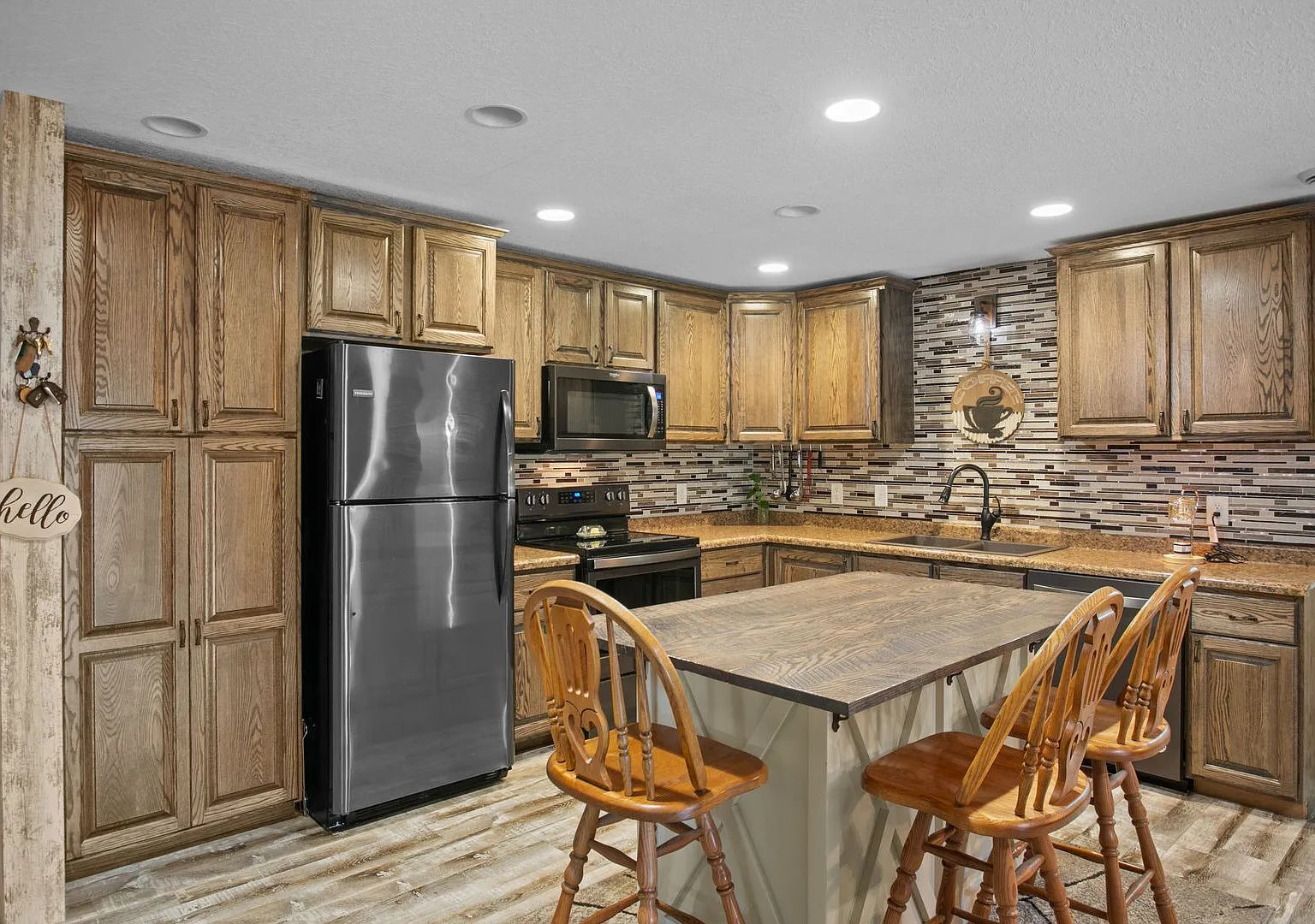 One Level Country Living! 2bd, 1ba, 2 acres — Photo 3