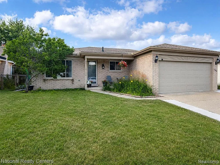 3621 Bates Dr — Photo 2