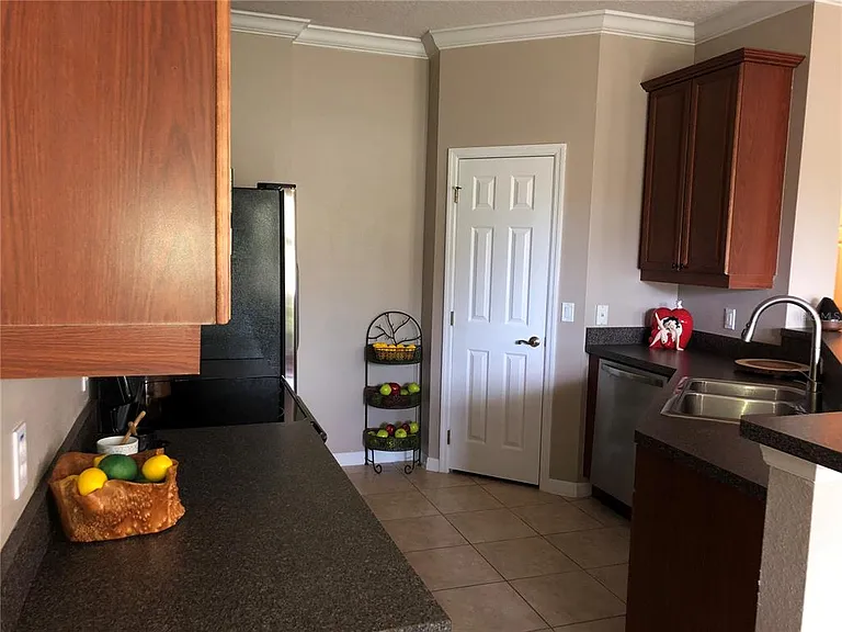 656 Pinebranch Cir — Photo 6