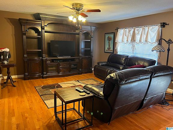 4th image of 6601 Ewing Rd