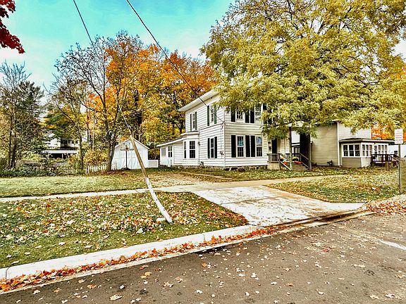 3rd image of 215 Marion Ave