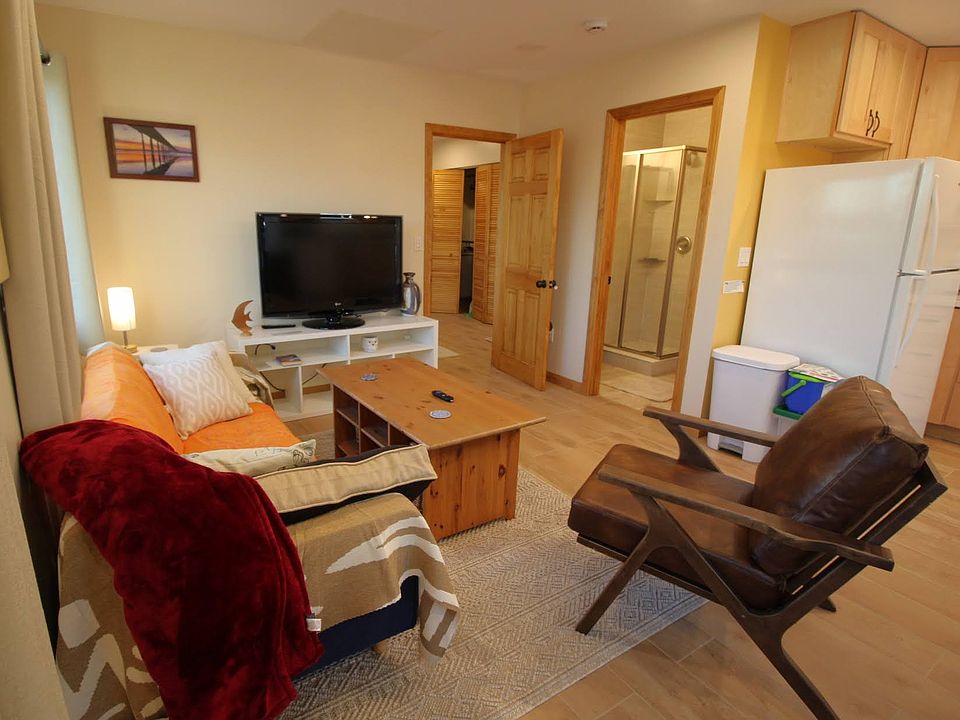 1st image of 765 Brightwood Ave