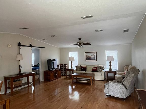 2nd image of 1 Plantation Oaks Blvd