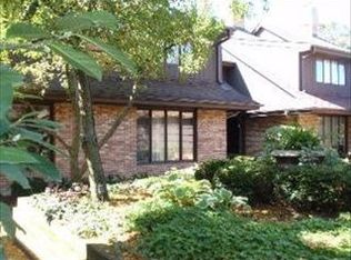 1934 Mission Hills Ln, Northbrook, IL