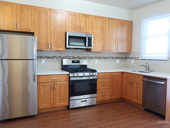 3rd image of 542 Lombard St #540A