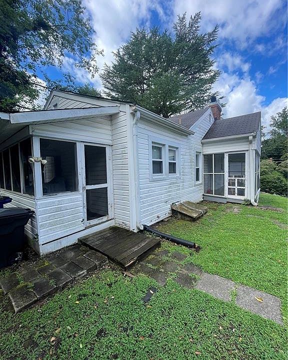 2nd image of 1211 Ebert St