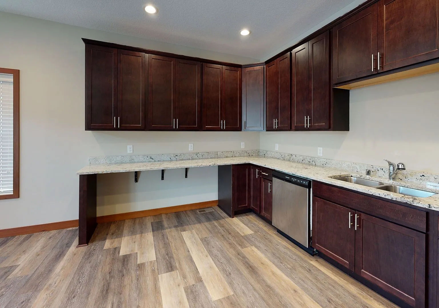 1109 8th St SE — Photo 3